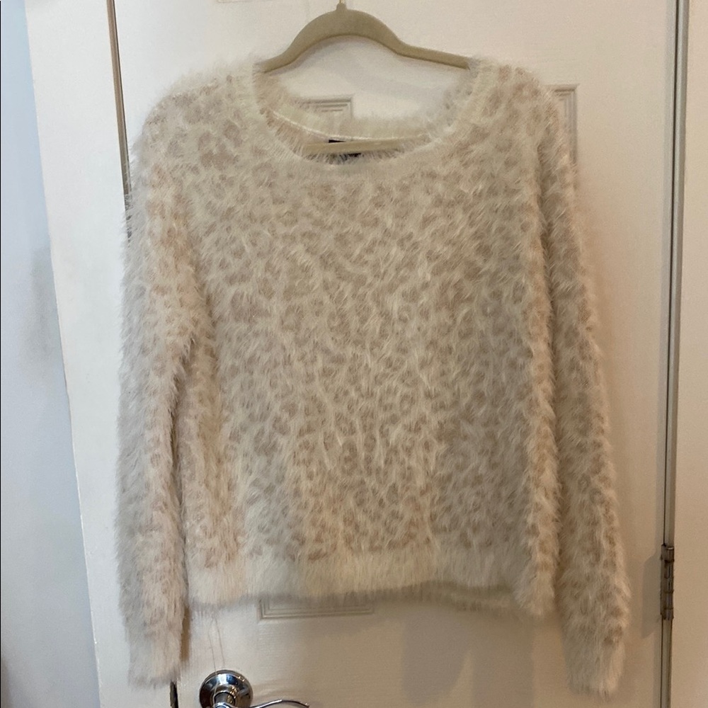 Jessica Simpson Ivory Leopard Print Sweater - Picture 1 of 6